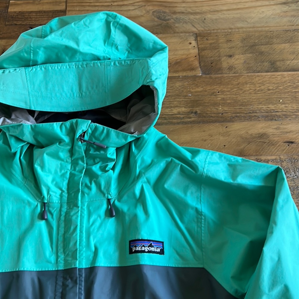 Patagonia women’s lightweight waterproof windbreaker